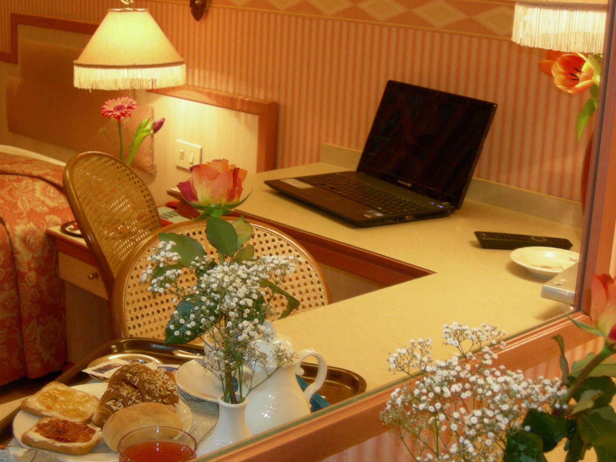Buenos Aires Hotel Милан Экстерьер фото
